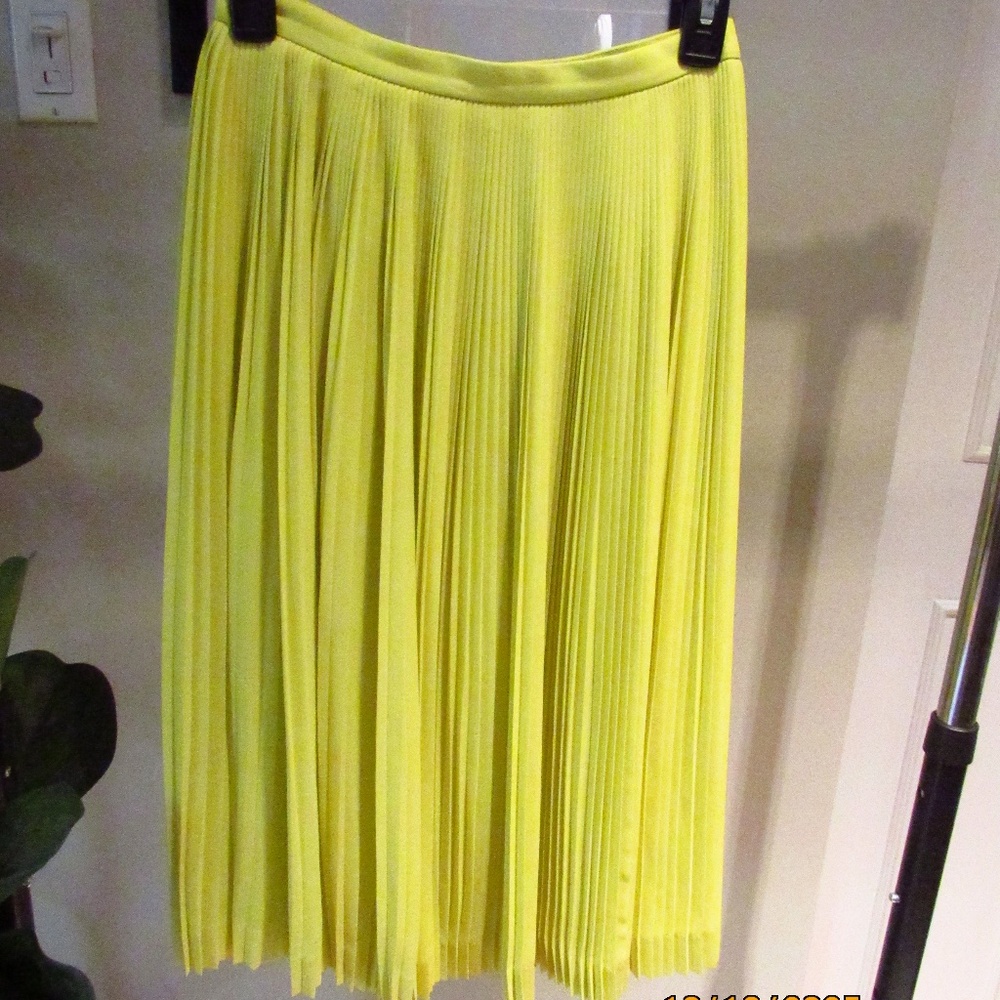 NWOT J.Crew Neon Yellow Pleated Midi Skirt - Size 00